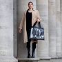 Sac shopping pliable avec pochette zip 50cm Elliott Erwitt Saut du chien